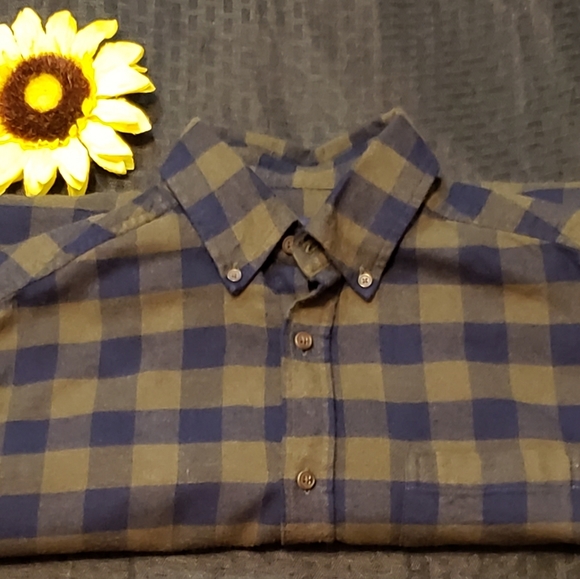 COPY - Croft & Barrow Casual Button Down Shirt. - Picture 1 of 5